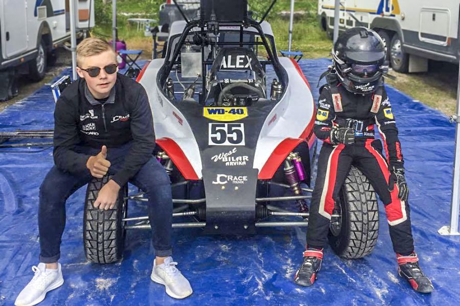 Isak Reiersen och Alex Gustafsson, JC Raceteknik Juniorteam, inför crosskartävlingen i Flisa.